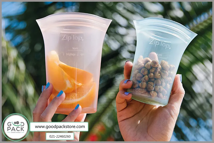 یک کاربرد زیپ کیف برای بسته بندی پلاستیکی، استفاده از آن برای نگهداری انواع مواد غذایی مثل میوه‌ها، سبزیجات، گوشت، مرغ، ماهی، نان، پنیر و خشکبار در یخچال و فریزر است.