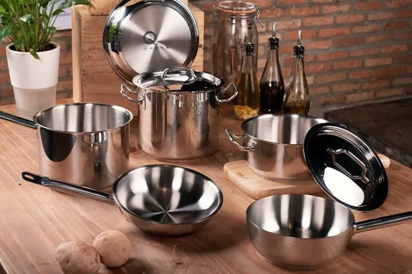 ب توجه به نکات گفته شده در راهنمای خرید تابه و قابلمه، انتقال حرارت در این نوع قابلمه بسیار مناسب است.